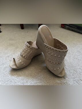 Women's Beige Cutout Open-Toe Mule Clogs